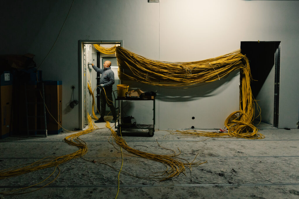 Handwerksfotografie Elektrotechnik bei der Arbeit